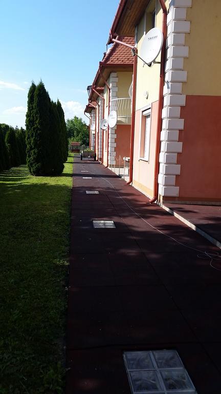 Boglarka Apartman Hajduszoboszlo Exterior photo